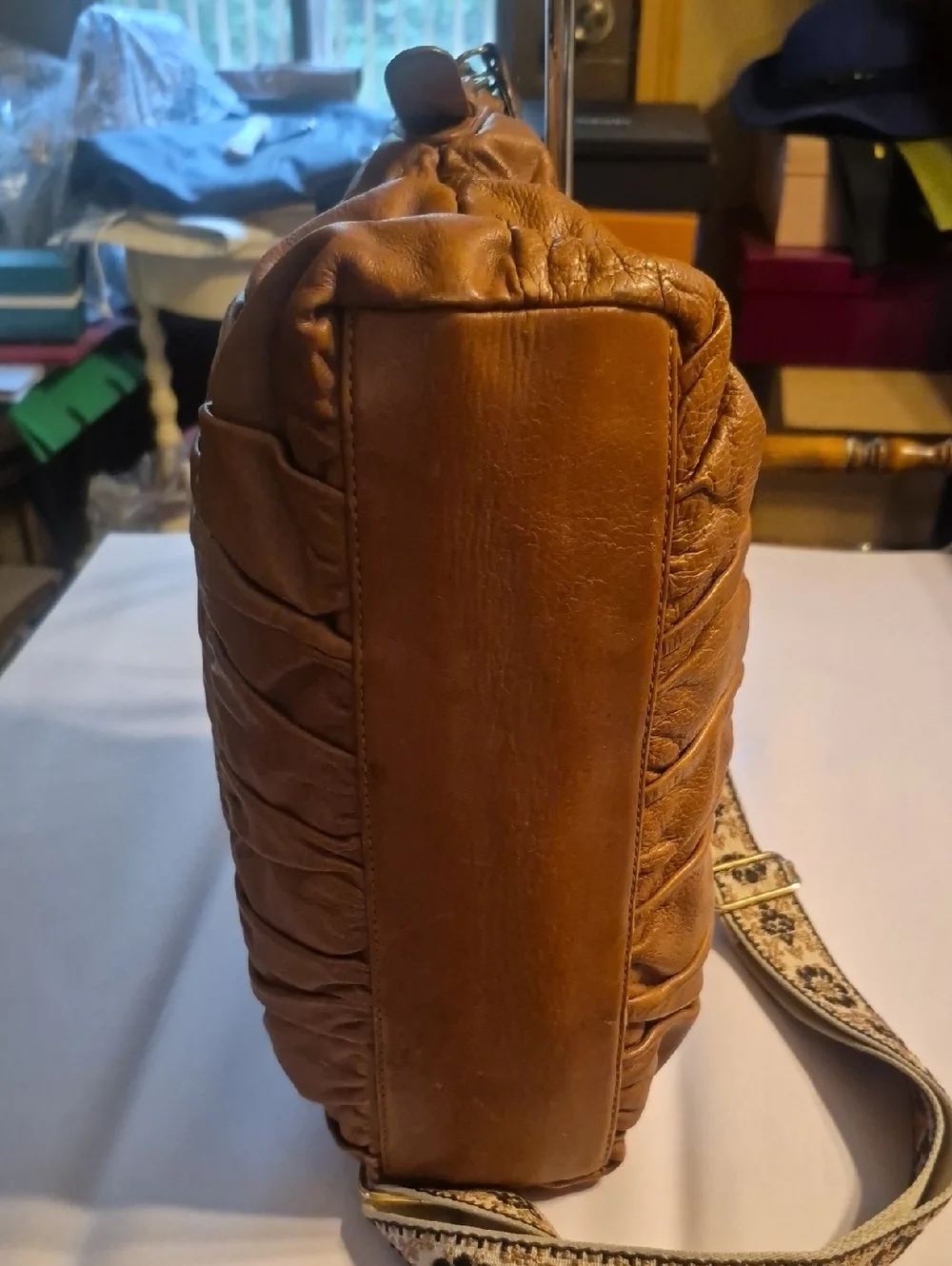 Mido Mido Tan Gathered Shoulder Bag - Picture 6 of 14
